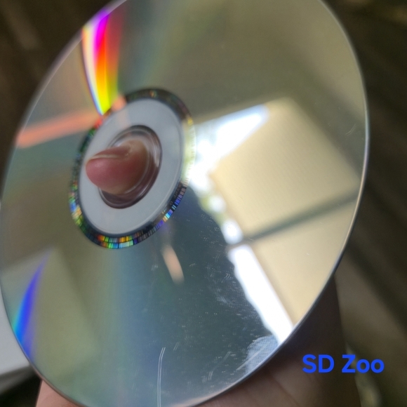 ZOOOS DVD Gaming System Bundle with 4 Games & Controller - Picture 4 of 11